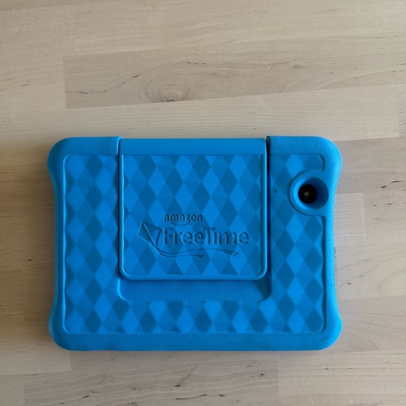 Amazon Freetime Fire tablet for kids with case - Picture 1 of 3